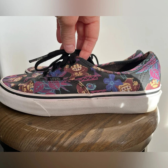 Vans x Nintendo Donkey Kong Limited Edition Sneaker Size 7 women or 5.5 - Picture 4 of 12